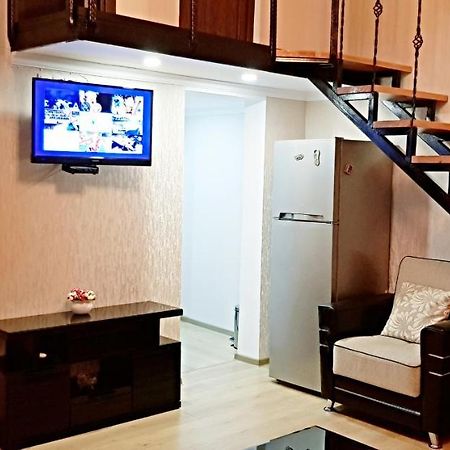Bright And Cozy Apartment On Aghmashenebeli Avenue Tbilisi Exterior photo