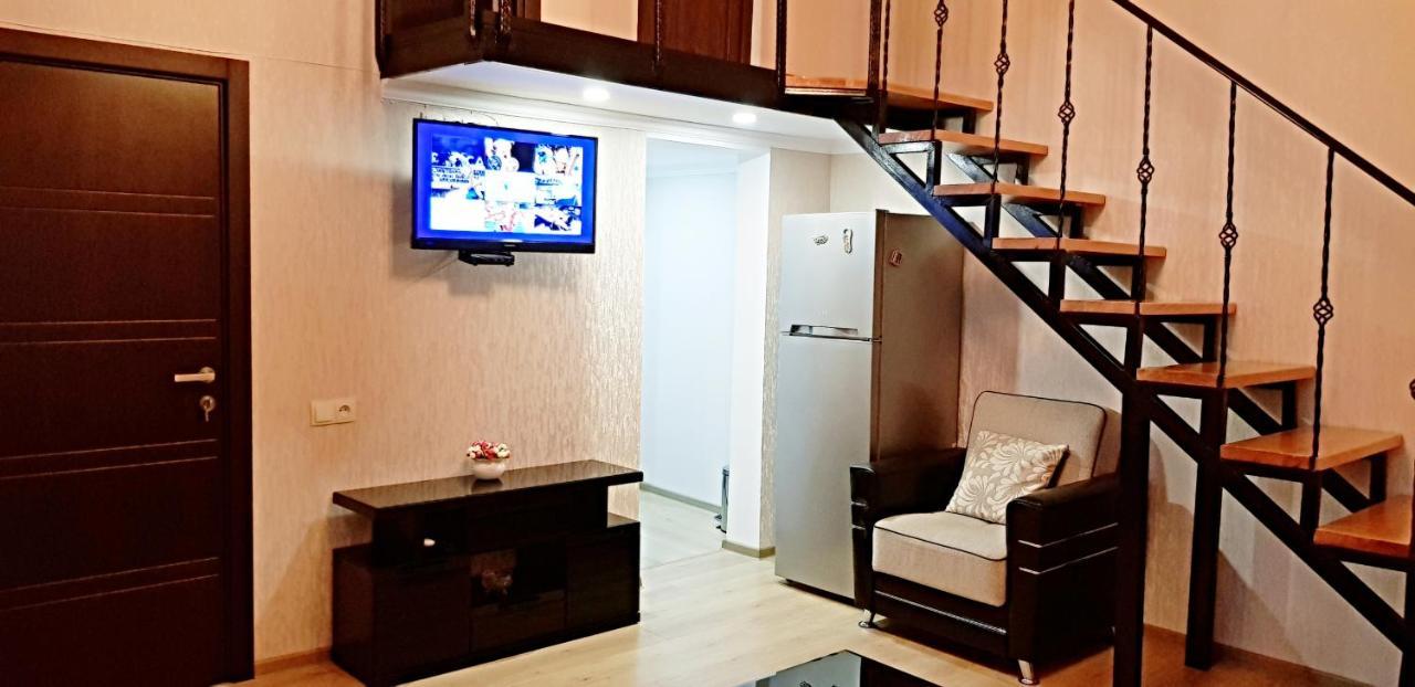 Bright And Cozy Apartment On Aghmashenebeli Avenue Tbilisi Exterior photo