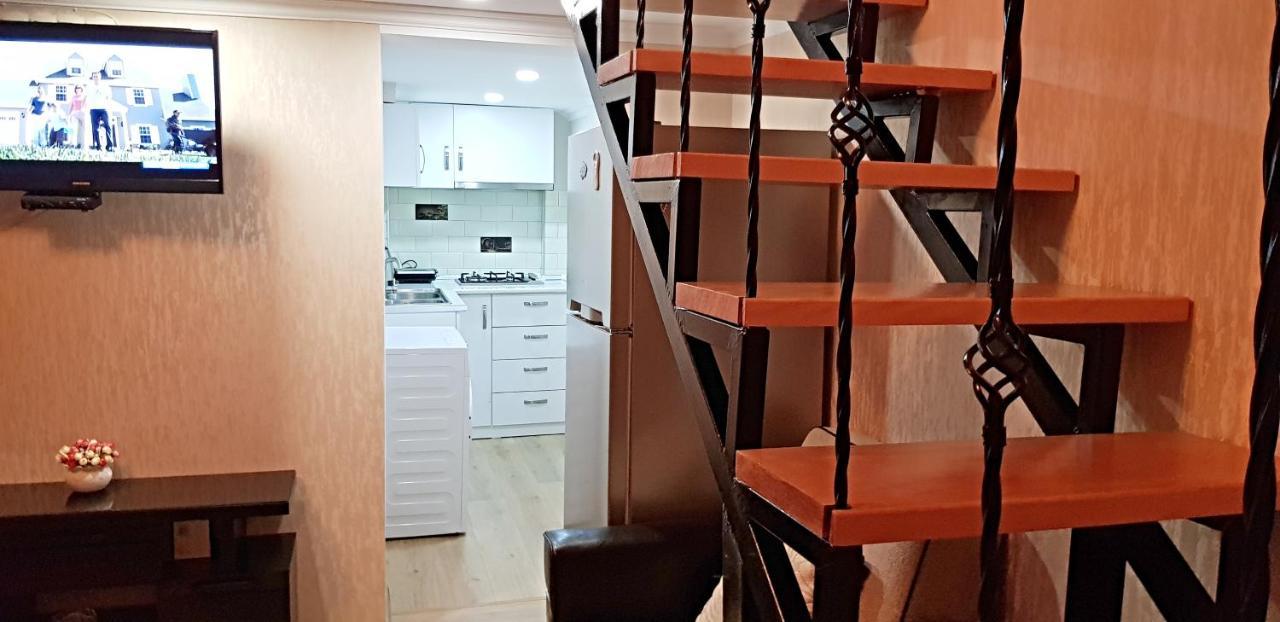 Bright And Cozy Apartment On Aghmashenebeli Avenue Tbilisi Exterior photo
