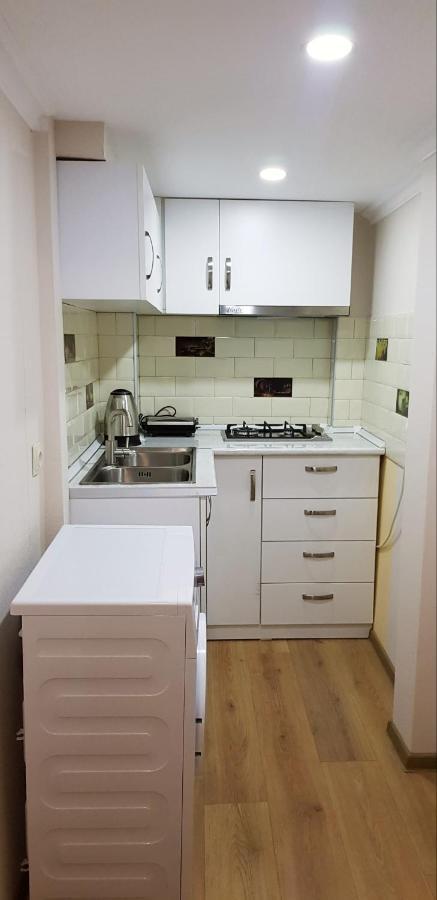 Bright And Cozy Apartment On Aghmashenebeli Avenue Tbilisi Exterior photo