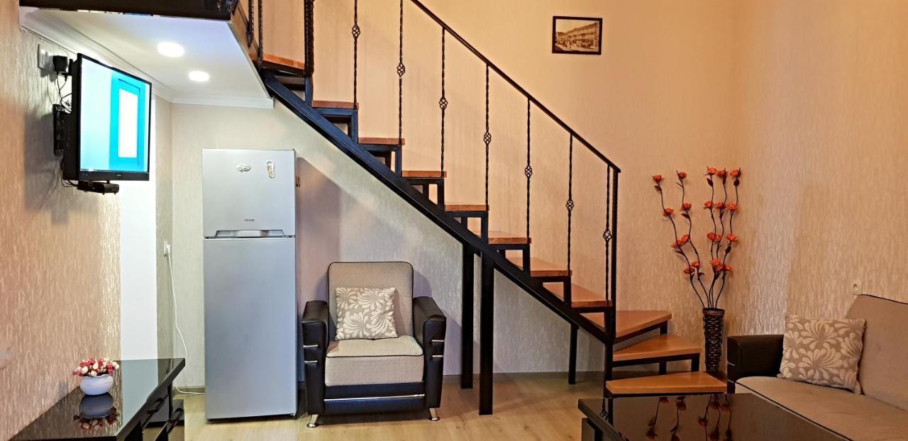 Bright And Cozy Apartment On Aghmashenebeli Avenue Tbilisi Exterior photo